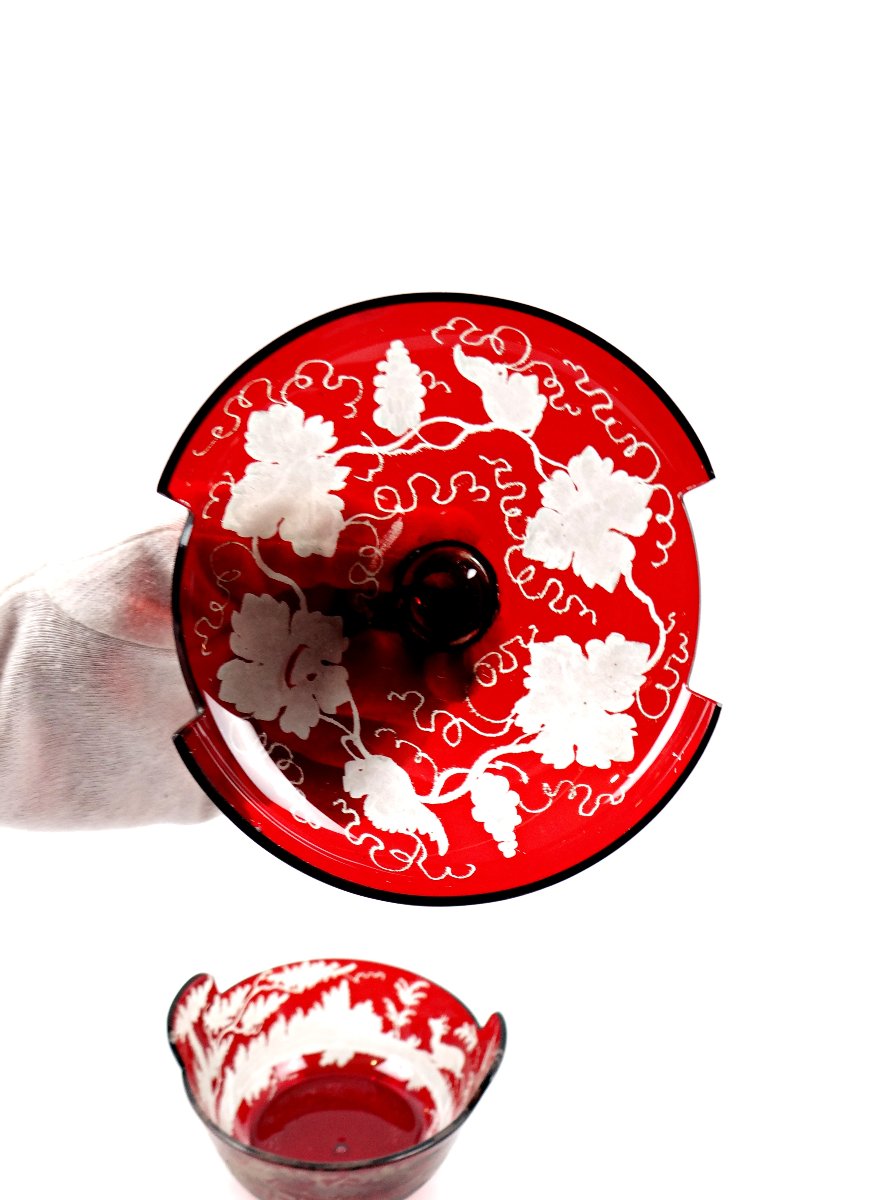 Red Bohemian Glass Bonbonnière Decorated With Vines And A Hunting Scene, 19th Century-photo-1