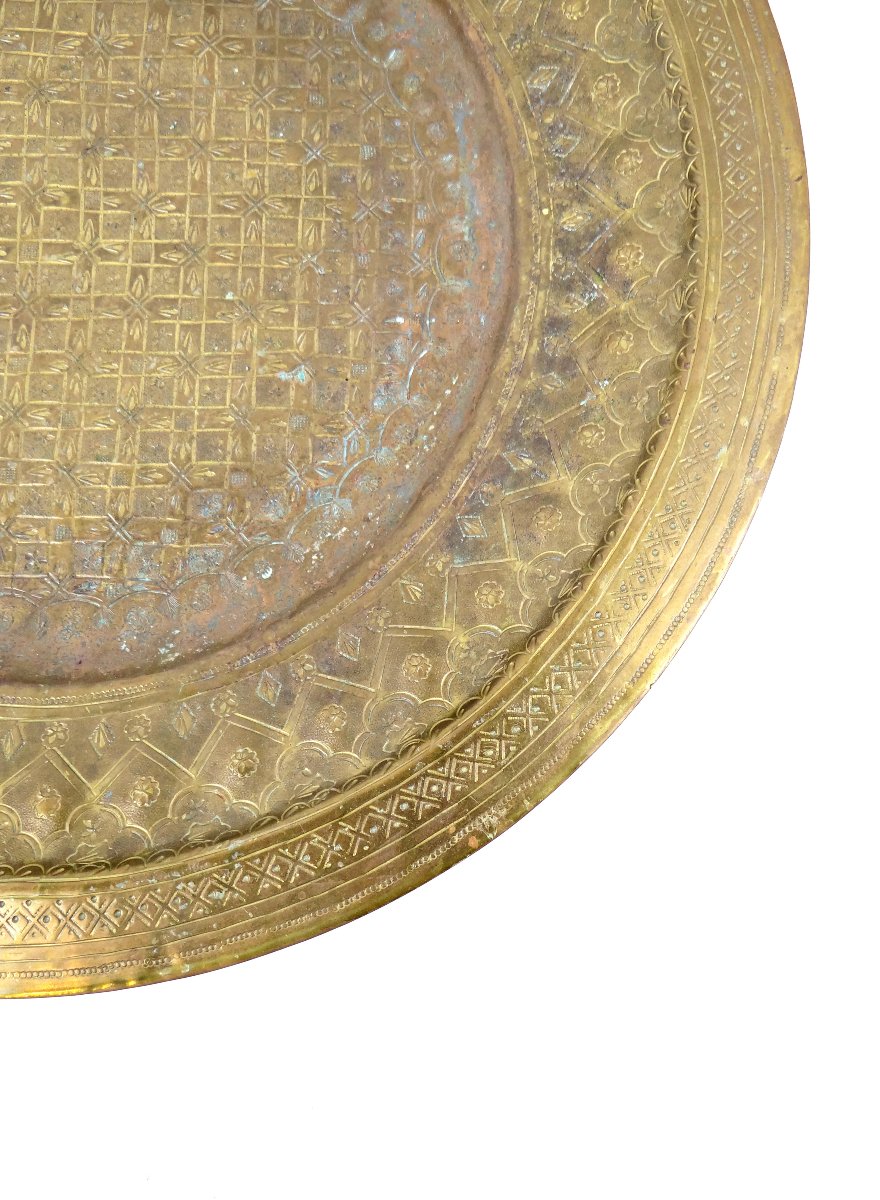 Grand Plateau Oriental en Laiton Repoussé Maroc début XXe à décor géométrique-photo-3