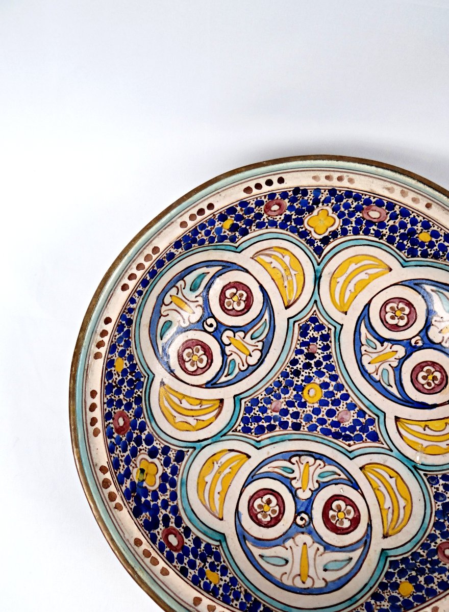 Grand plat creux Art Déco Marocain en céramique émaillée à décor floral bleu -photo-2