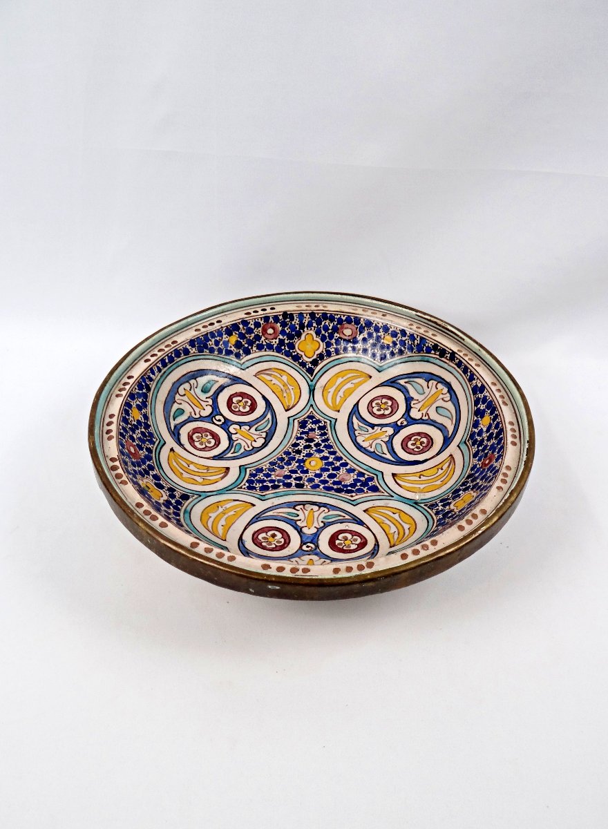 Grand plat creux Art Déco Marocain en céramique émaillée à décor floral bleu -photo-1