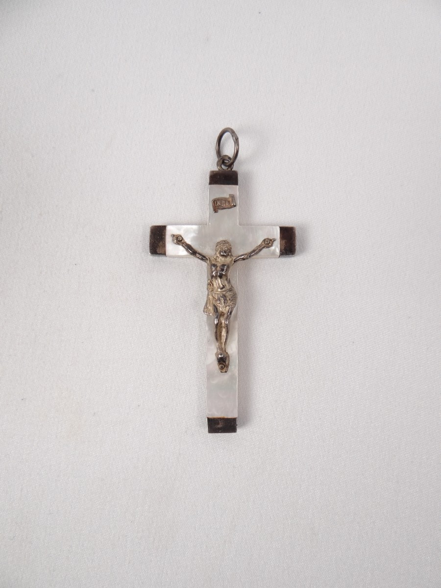 Pendentif crucifix pectoral métal & nacre INRI époque Napoléon III