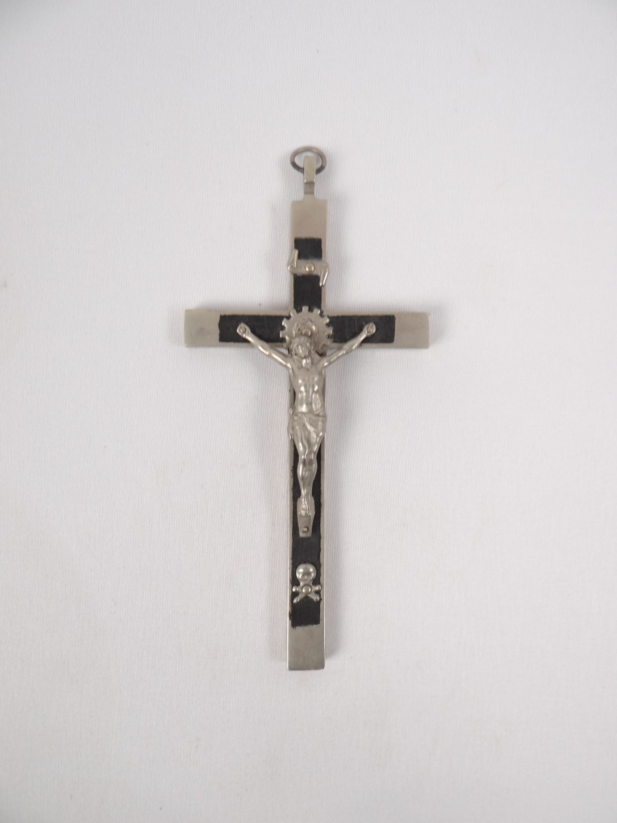 Pendentif crucifix pectoral métal & bois d'ébène INRI époque Napoléon III XIXe