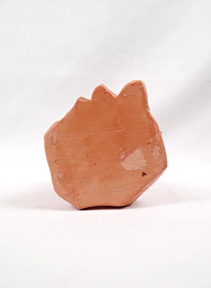 Sculpture en terre cuite de Sainte Thérèse de Lisieux lisant la bible en brodant-photo-6