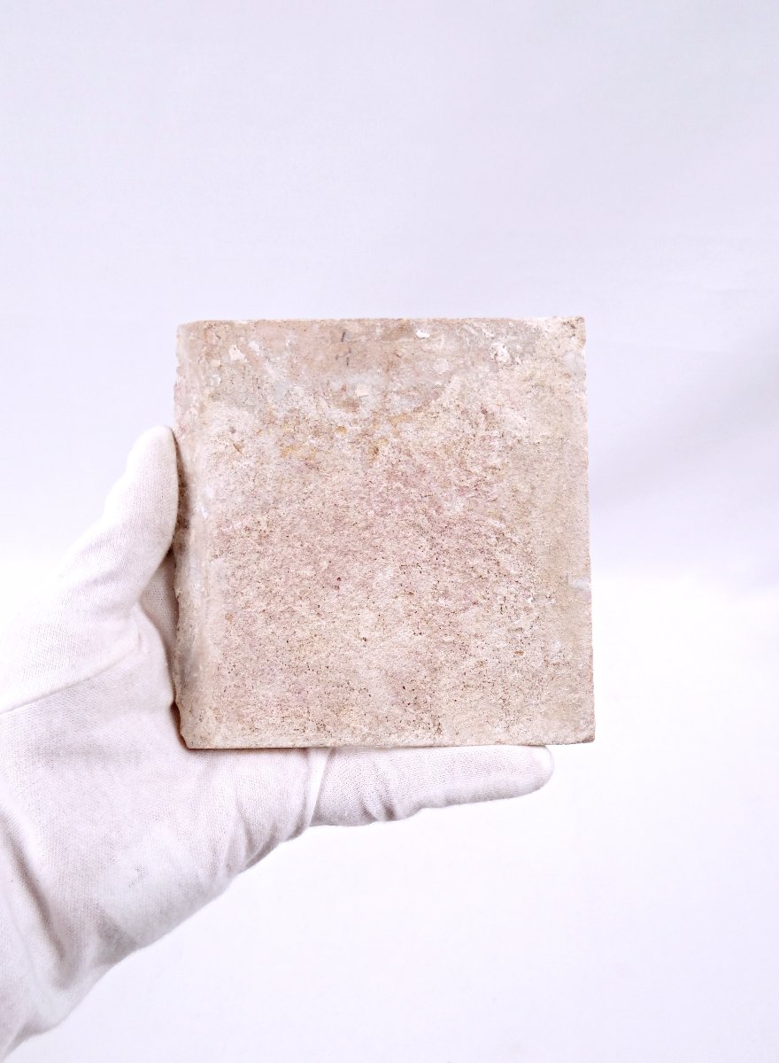 Carreau de faïence Delft du XVIIIe siècle cultivateur à la couronne de fleur-photo-4