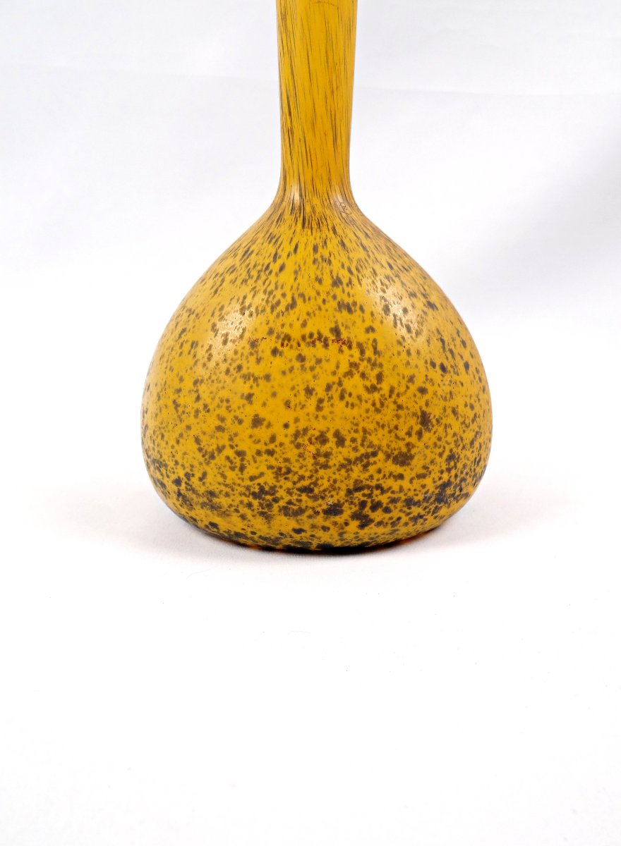 Vase Art Déco verre multicouche effet marmoréen jaune dans le goût de Delatte Nancy-photo-1