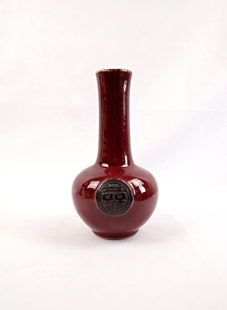 Vase en porcelaine de Chine rouge sang de bœuf shuāng xǐ double bonheur fin XIXe