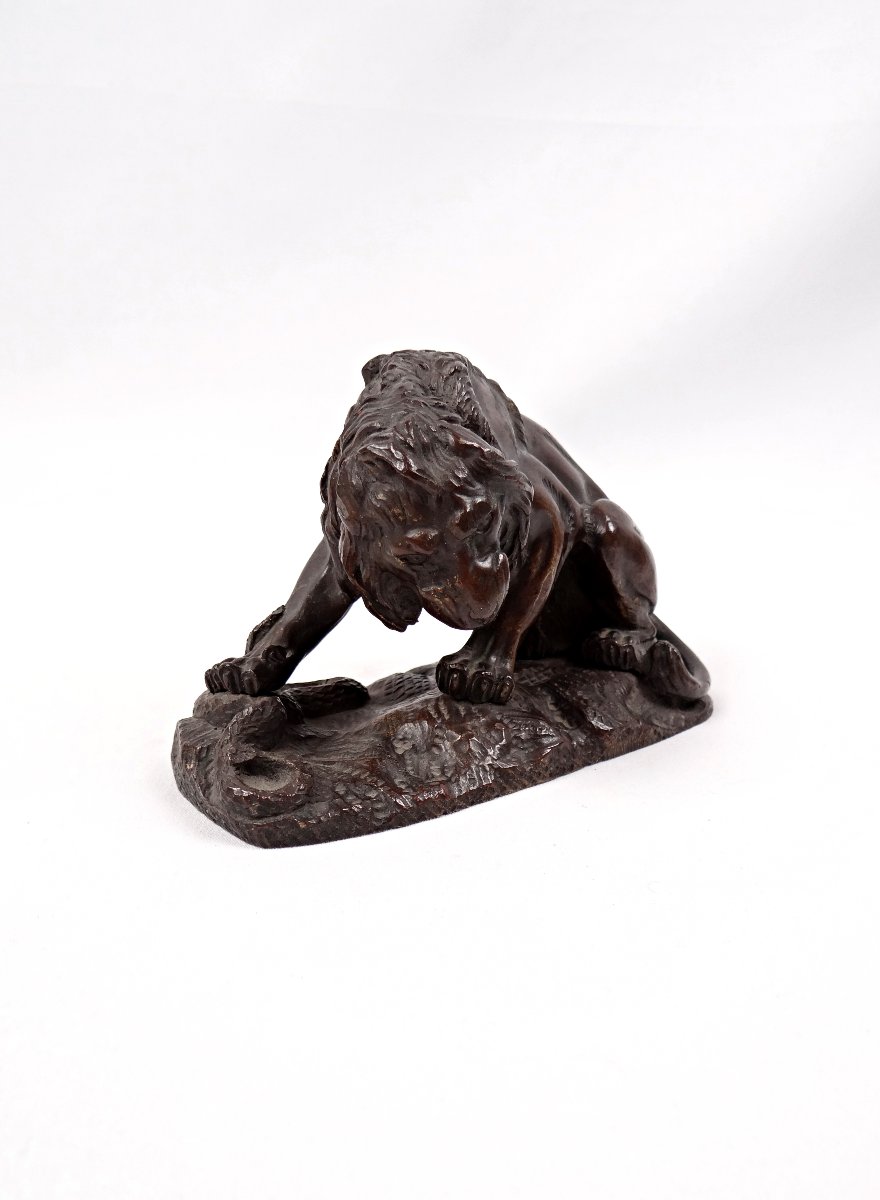 Sculpture en bronze lion au serpent dans le goût d'Antoine Louis Barye XIXe-photo-1