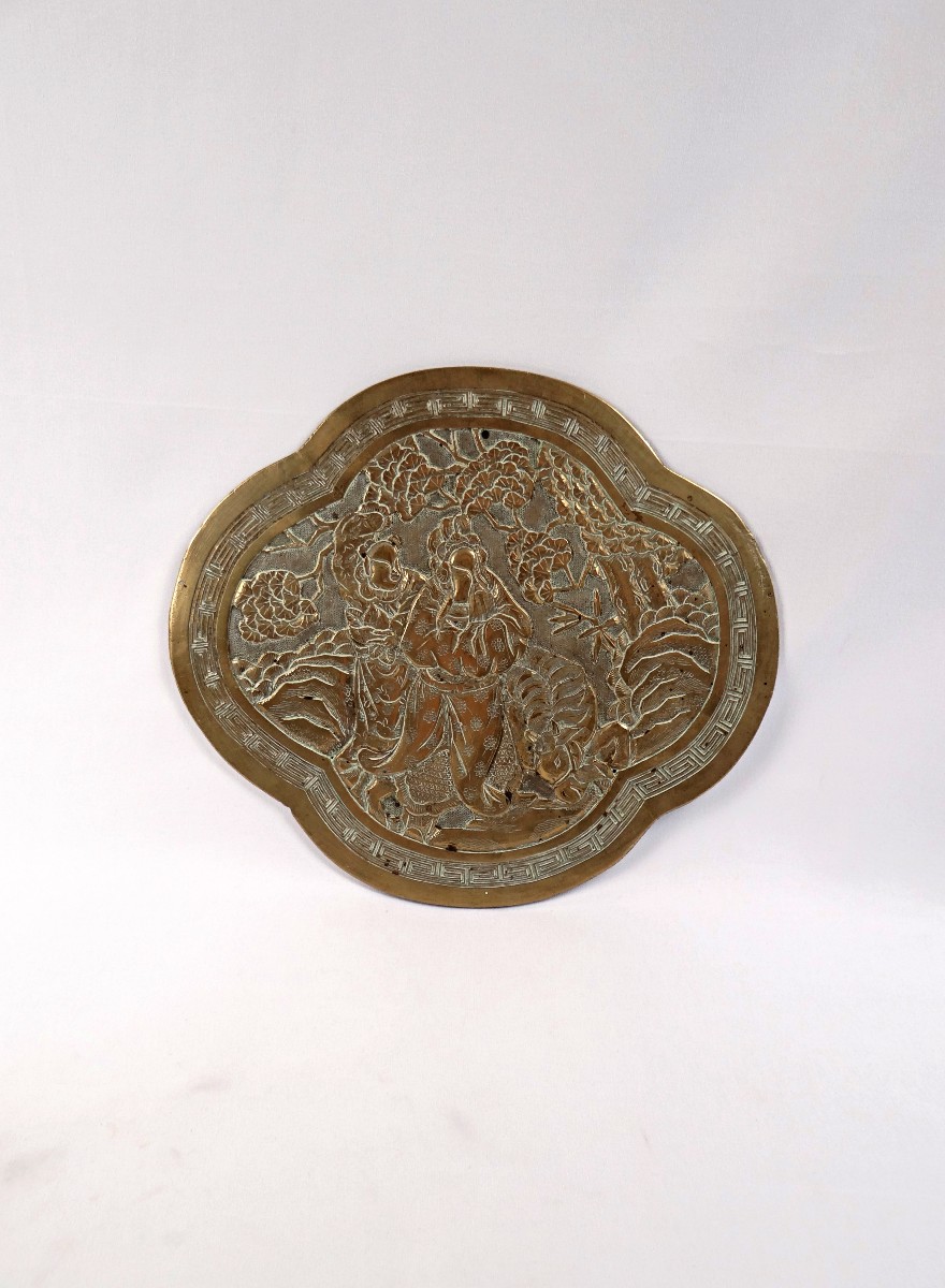 Plaque ornementale en bronze doré scène de couple mythologique Indochine fin XIXe