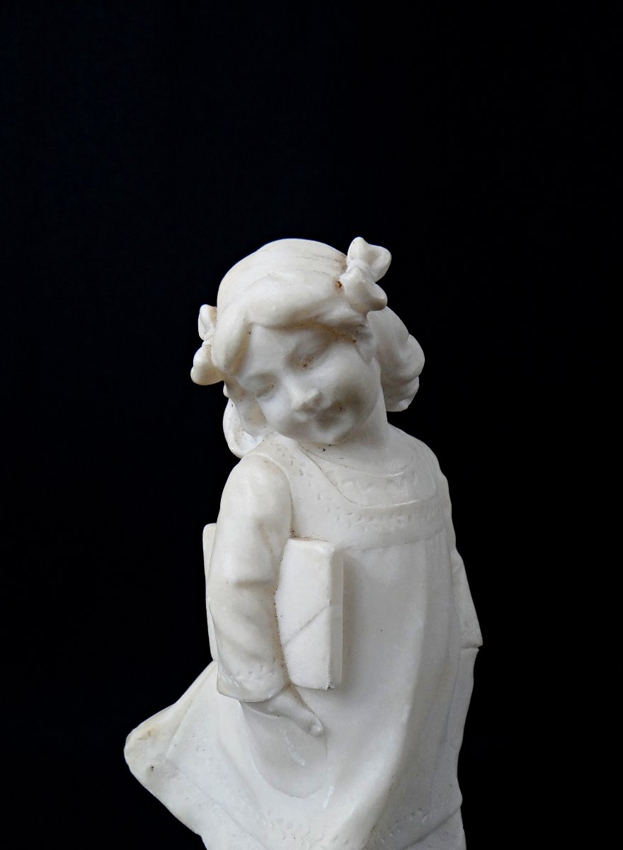 Sculpture en albâtre Art Nouveau signée E. Battiglia d'une jeune fille écolière fin XIXe-photo-2