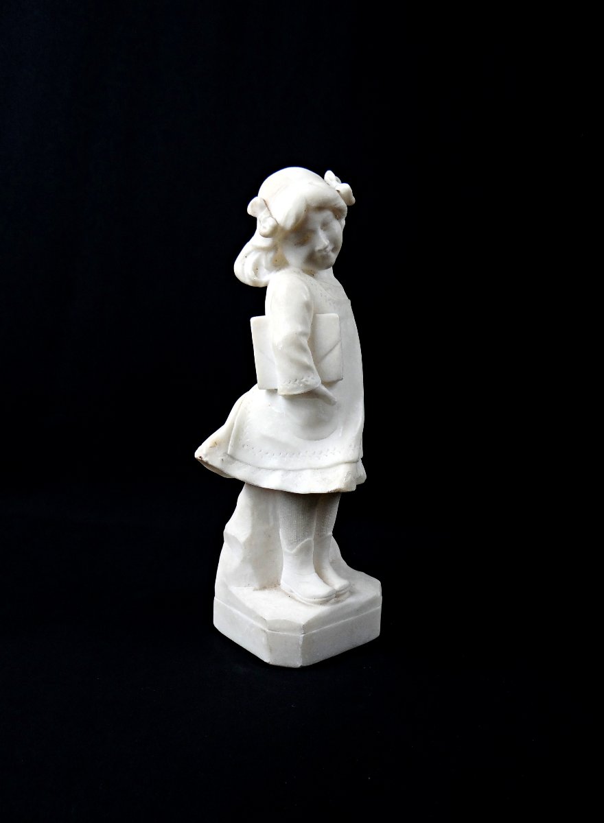 Sculpture en albâtre Art Nouveau signée E. Battiglia d'une jeune fille écolière fin XIXe-photo-4