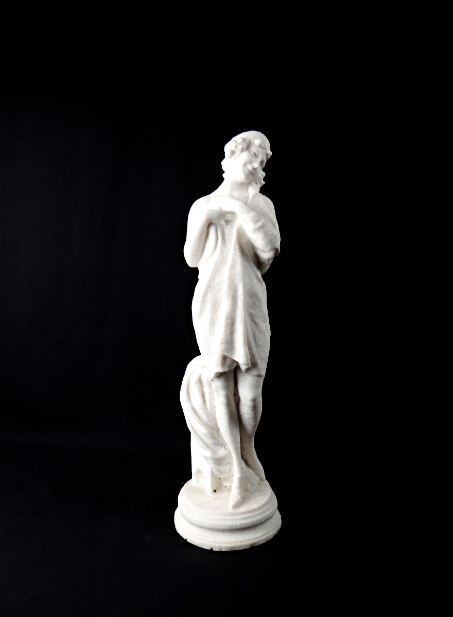 Statue Art Déco en calcaire ou eau pétrifiée d'une femme élégante début XXe 