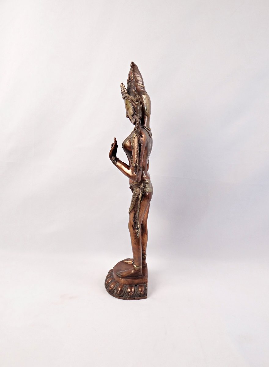 Sculpture en bronze cuivré Bodhisattva de Tara debout Tibet début XXe-photo-1