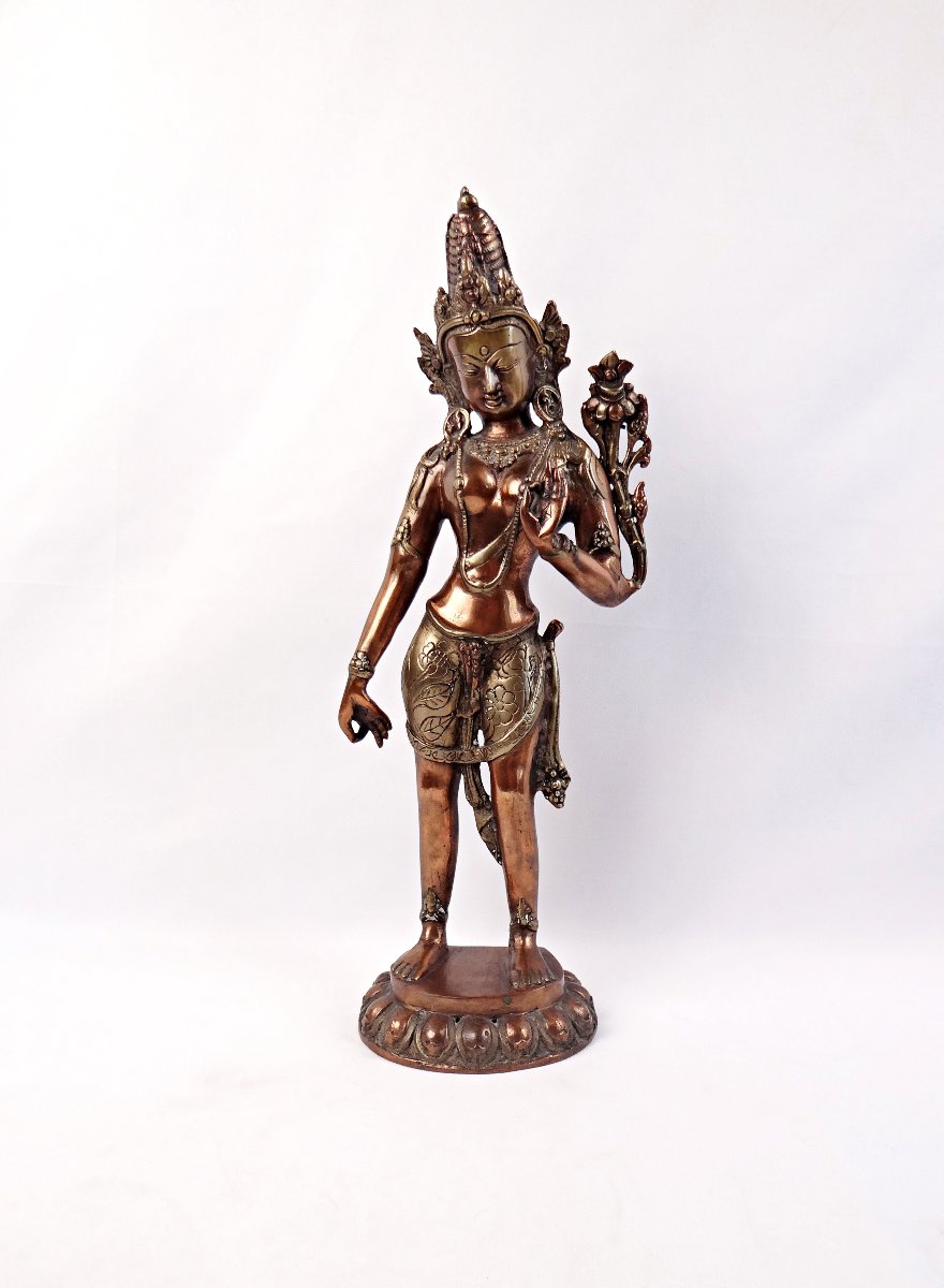 Sculpture en bronze cuivré Bodhisattva de Tara debout Tibet début XXe