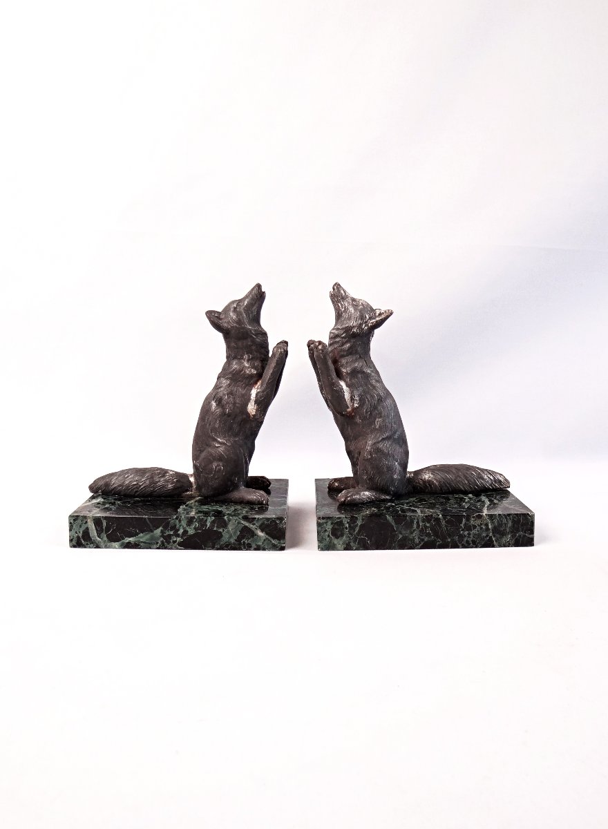 Pair Of Art Deco Fox-motif Bookends On Green Marble, Early 20th Century