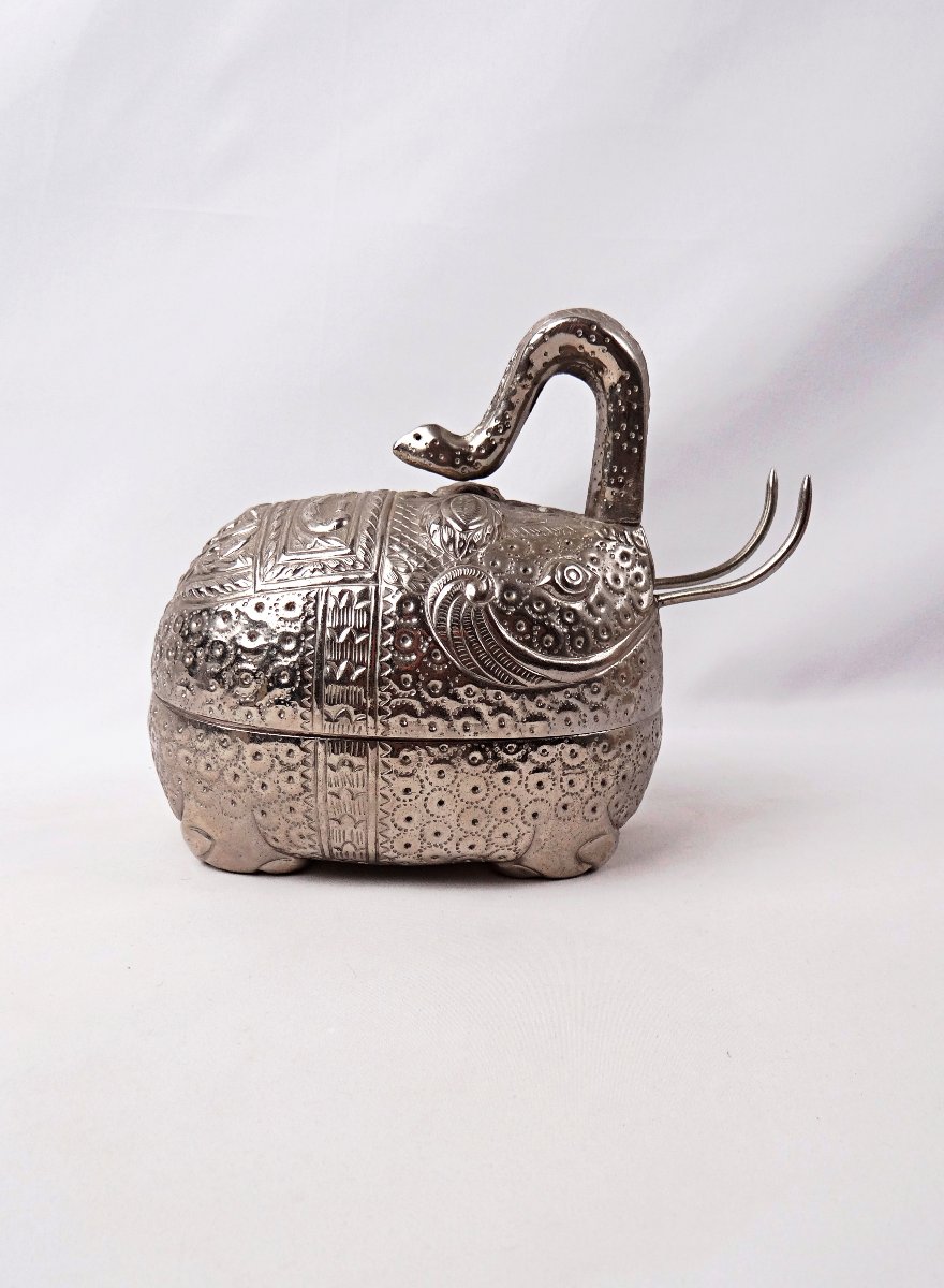 Silver Betel Box From The 1900s In The Shape Of An Elephant, Southeast Asian Handicraft  Genuine-photo-1