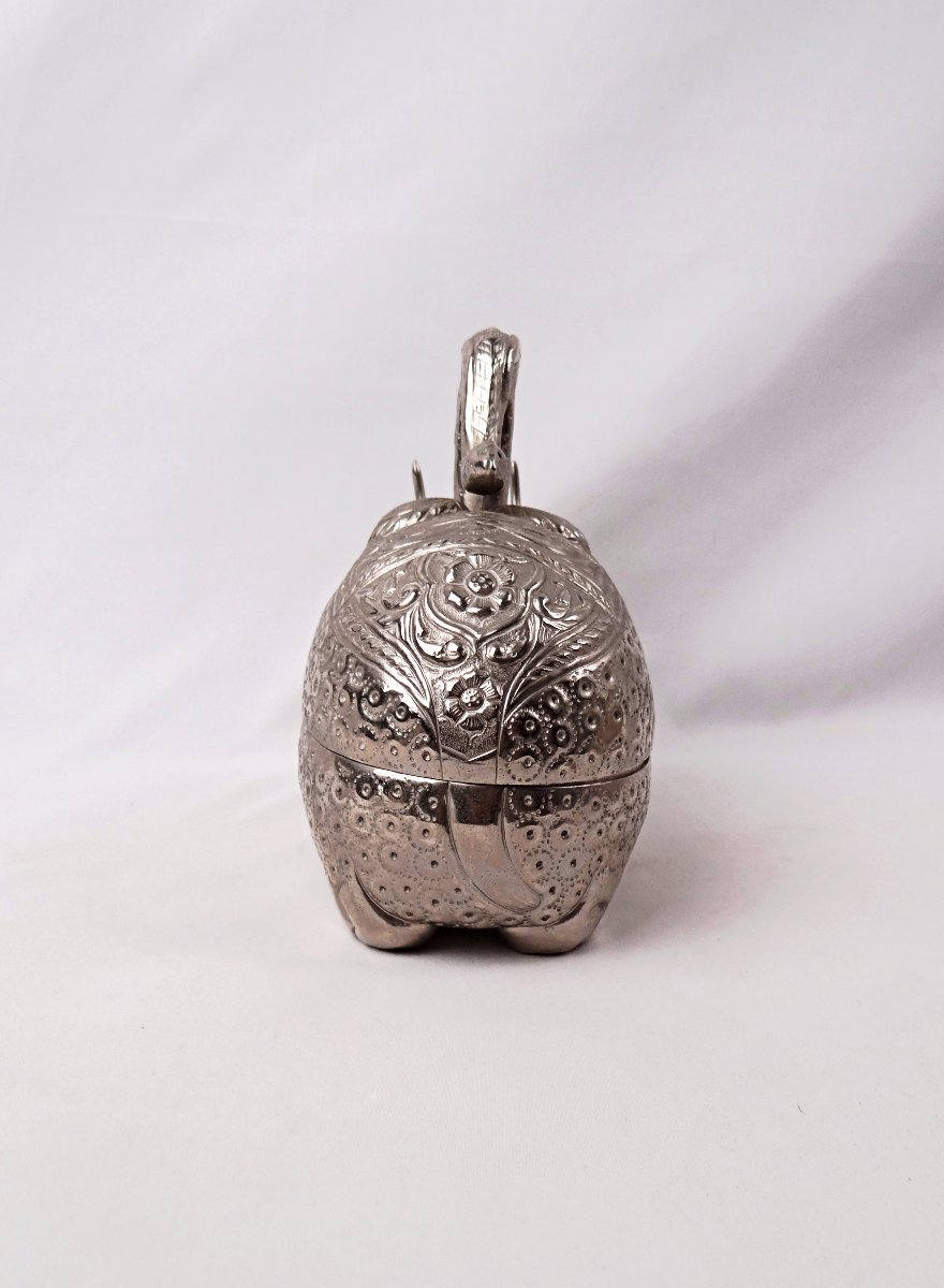 Silver Betel Box From The 1900s In The Shape Of An Elephant, Southeast Asian Handicraft  Genuine-photo-3