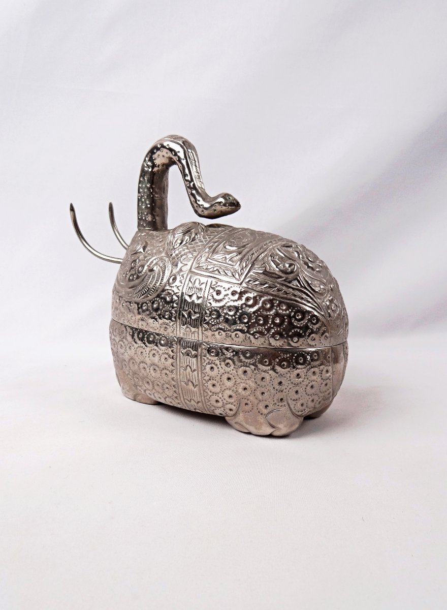 Silver Betel Box From The 1900s In The Shape Of An Elephant, Southeast Asian Handicraft  Genuine-photo-4