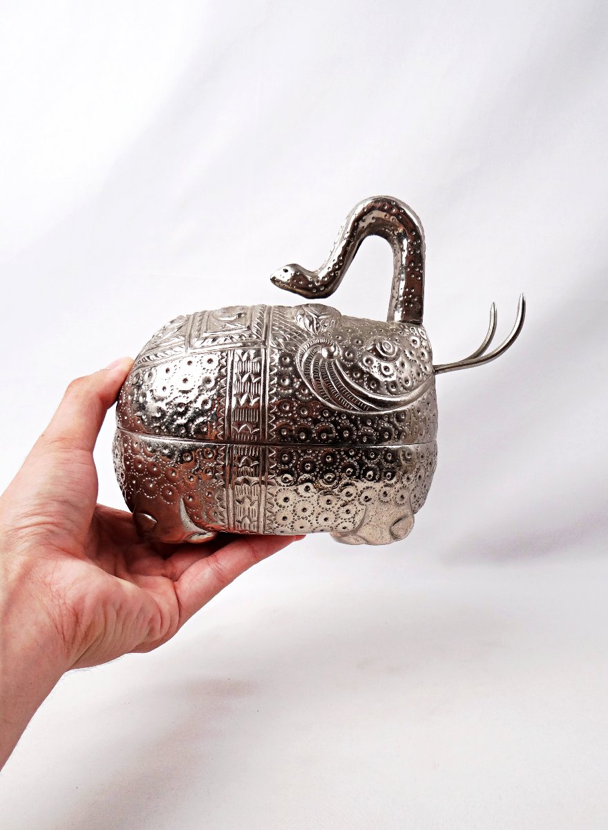 Silver Betel Box From The 1900s In The Shape Of An Elephant, Southeast Asian Handicraft  Genuine-photo-5
