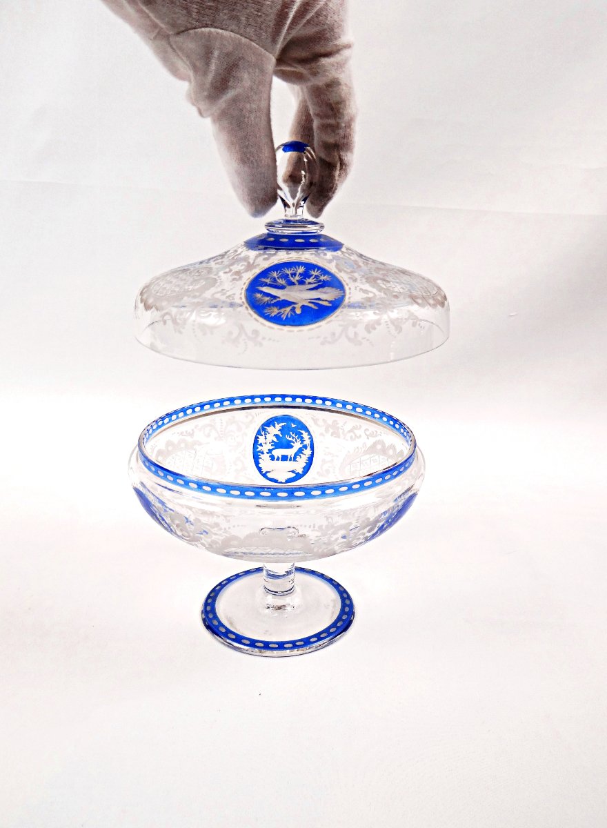 19th-century Bohemian Glass Candy Dish On A Foot, Engraved With Rocaille And Foliage Motifs-photo-1