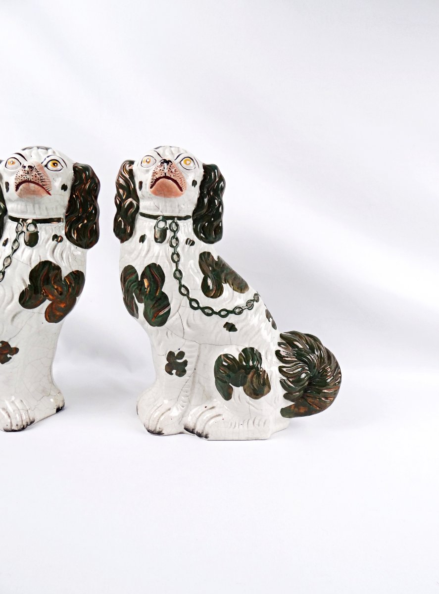Paire de chiens Staffordshire en faïence polychrome Anglaise du XIXe-photo-3