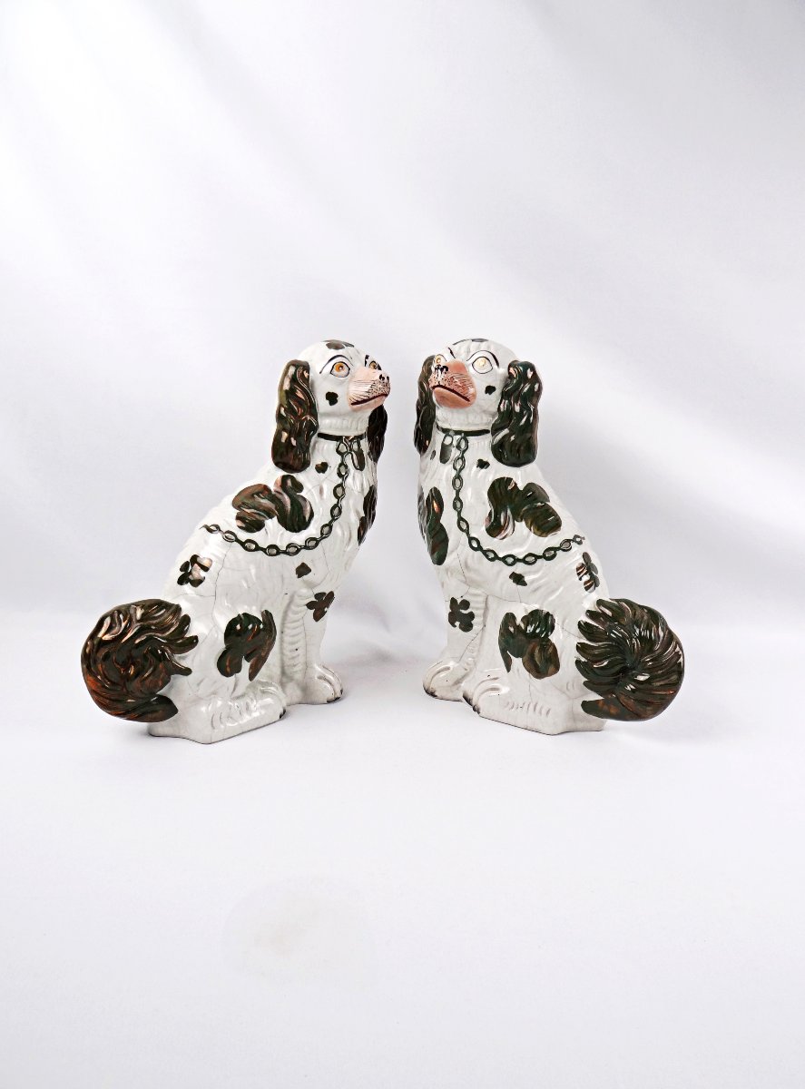 Paire de chiens Staffordshire en faïence polychrome Anglaise du XIXe-photo-4