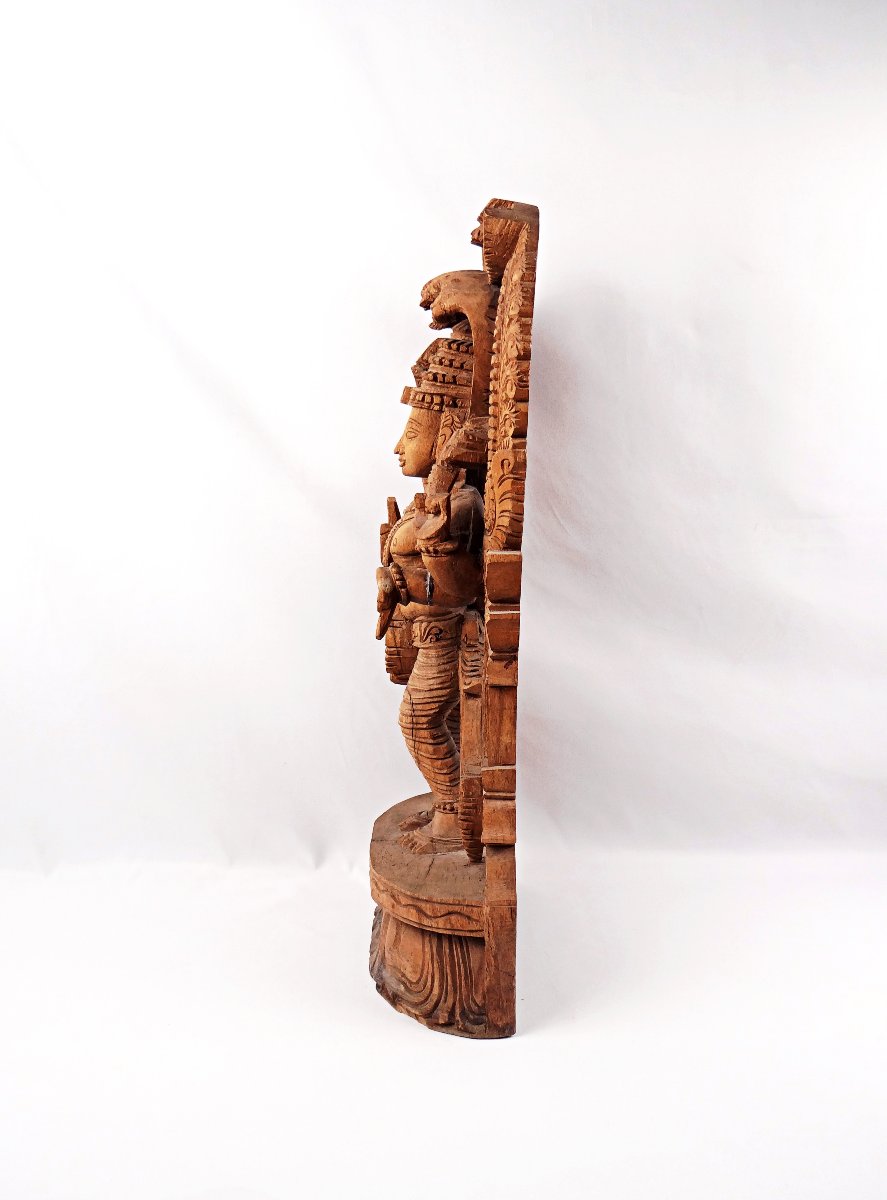 Sculpture Vaishnavi aux naga en bois artisanat religieux népalais milieu XXe-photo-2