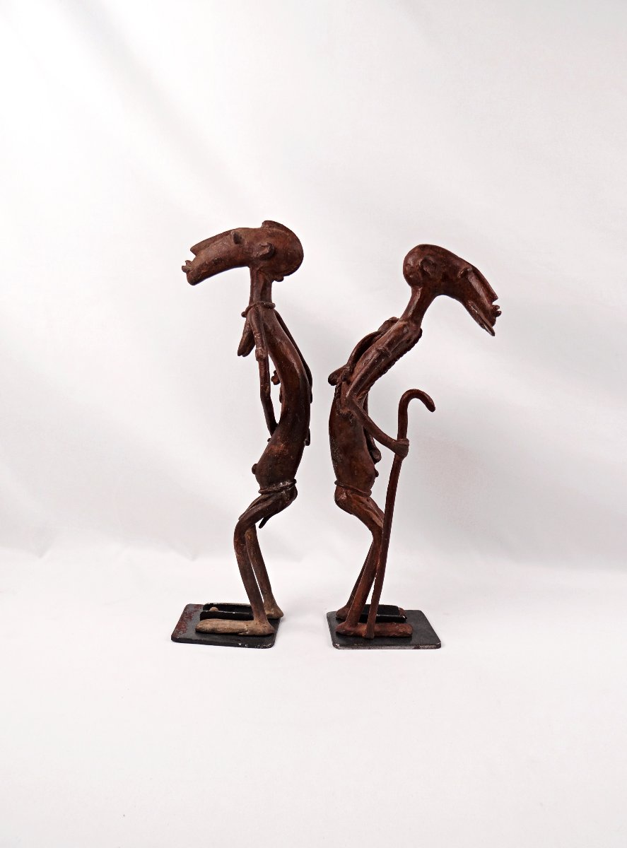 Paire de sculpture en bronze africain le marcheur et la maternité milieu XXe-photo-1