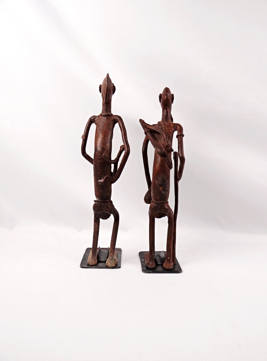 Paire de sculpture en bronze africain le marcheur et la maternité milieu XXe-photo-3