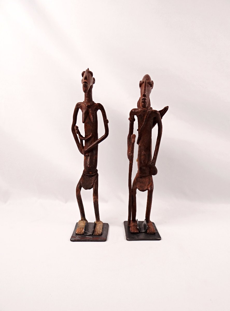 Paire de sculpture en bronze africain le marcheur et la maternité milieu XXe
