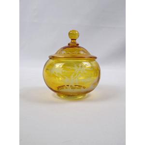 Bonbonnière en verre de bohème jaune à décor lacustre fin XIXème
