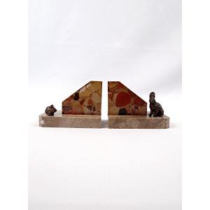 Paire de serre-livres Art Déco en marbre veiné et lapins en bronze début XXème
