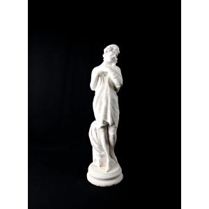 Statue Art Déco en calcaire ou eau pétrifiée d'une femme élégante début XXe