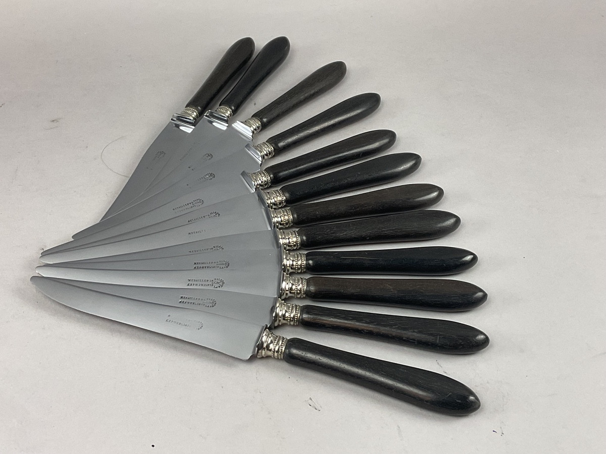 12 Table Knives With Ebony Handles And Pearl-decorated Ferrule 