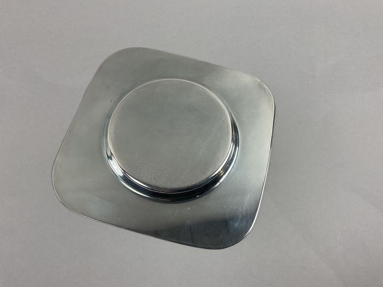 Paire de dessous de bouteilles en métal argenté  -photo-1