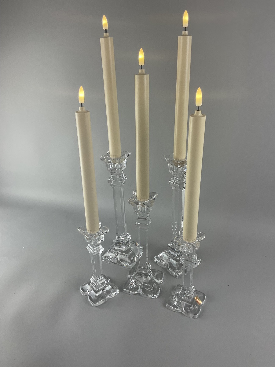 Série de cinq bougeoirs en cristal 