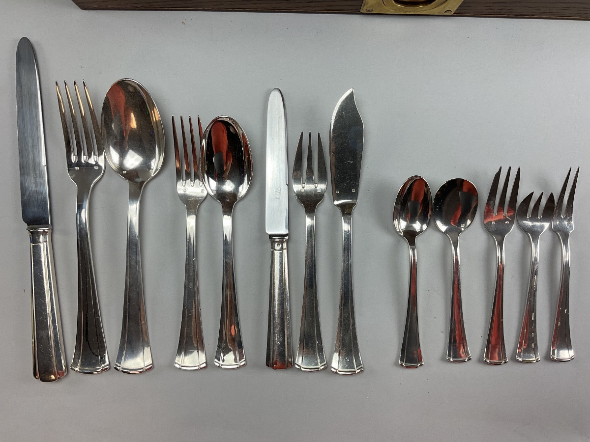 Ménagère signée Victor Saglier style art deco  166 pièces  