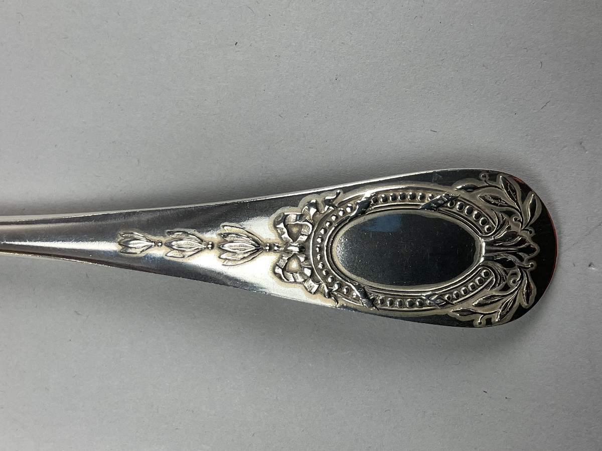 36-piece Silver-plated Baguette Medallion-shaped Cutlery Tray-photo-3