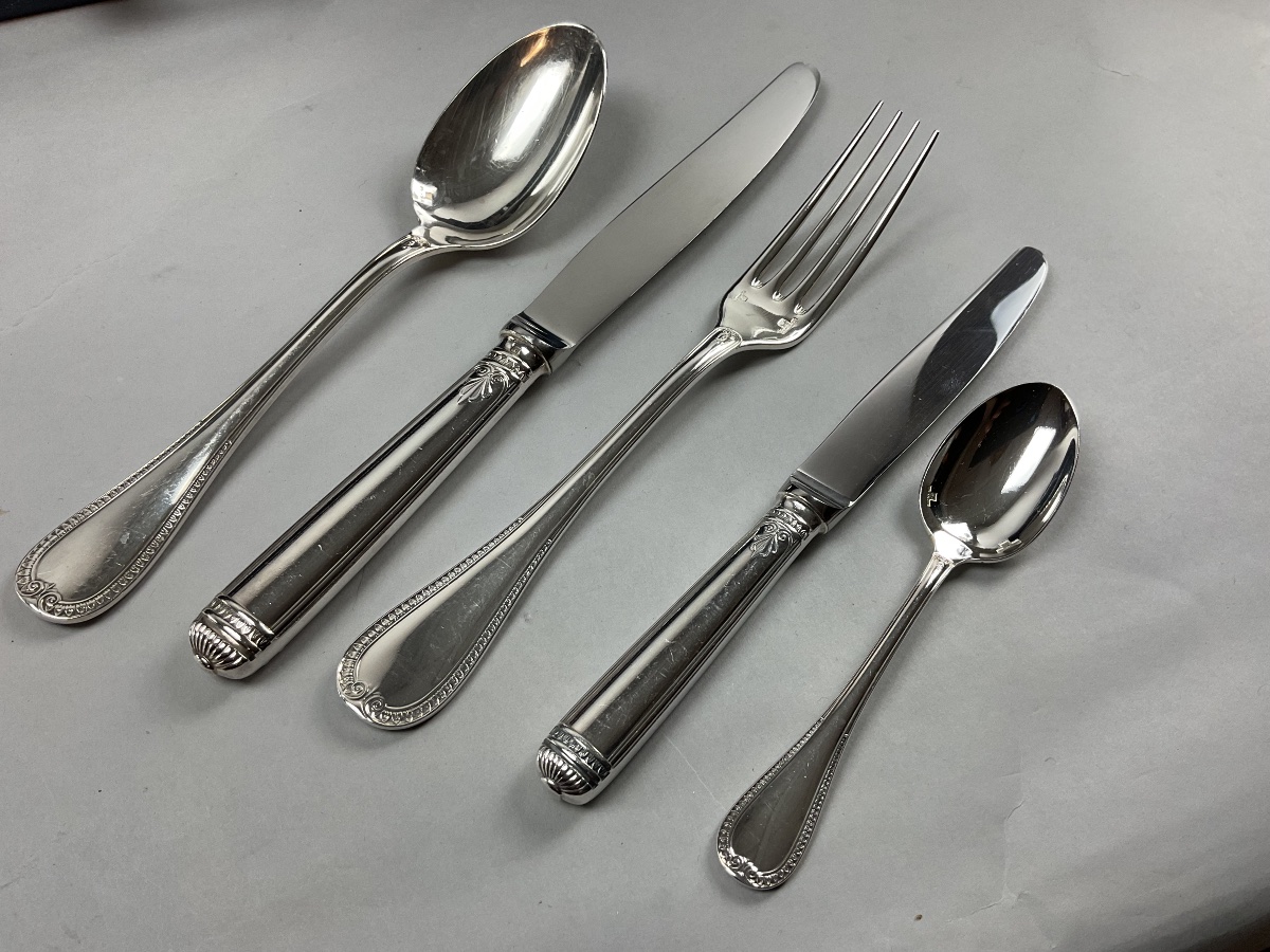 Ménagère Christofle modèle Malmaison 60 pièces 