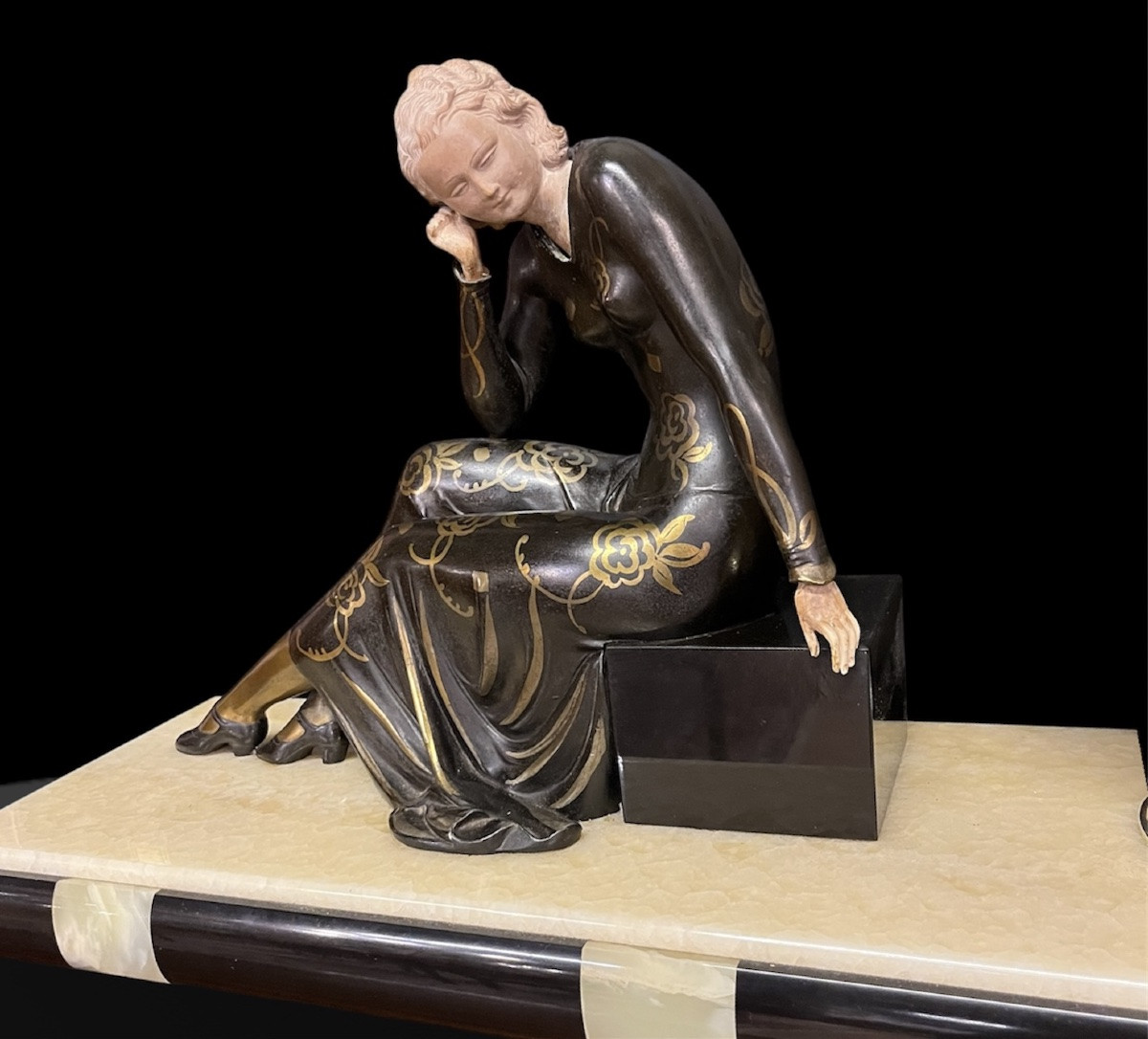 Art Deco Lamp For A Woman -photo-3