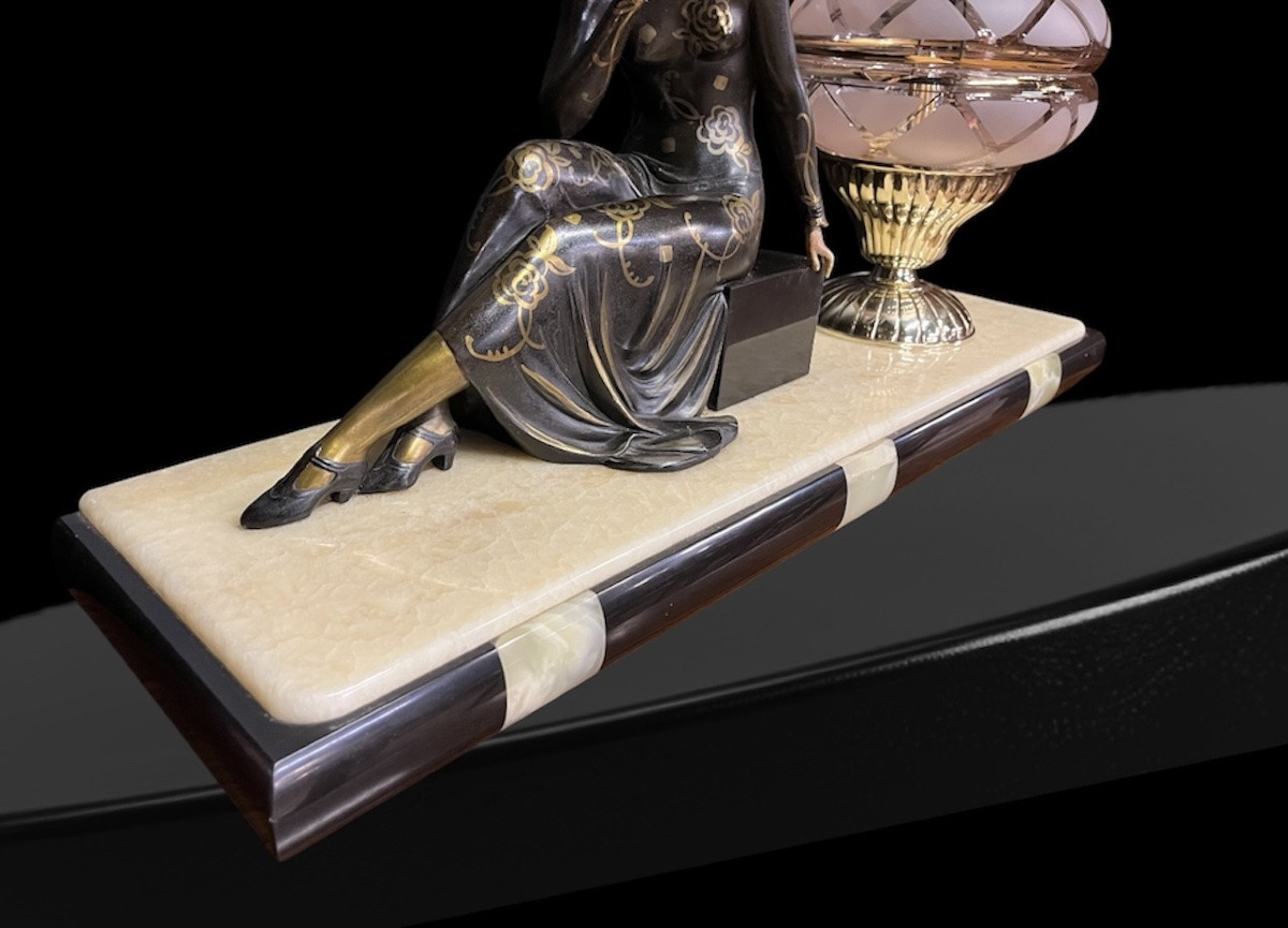 Art Deco Lamp For A Woman -photo-4