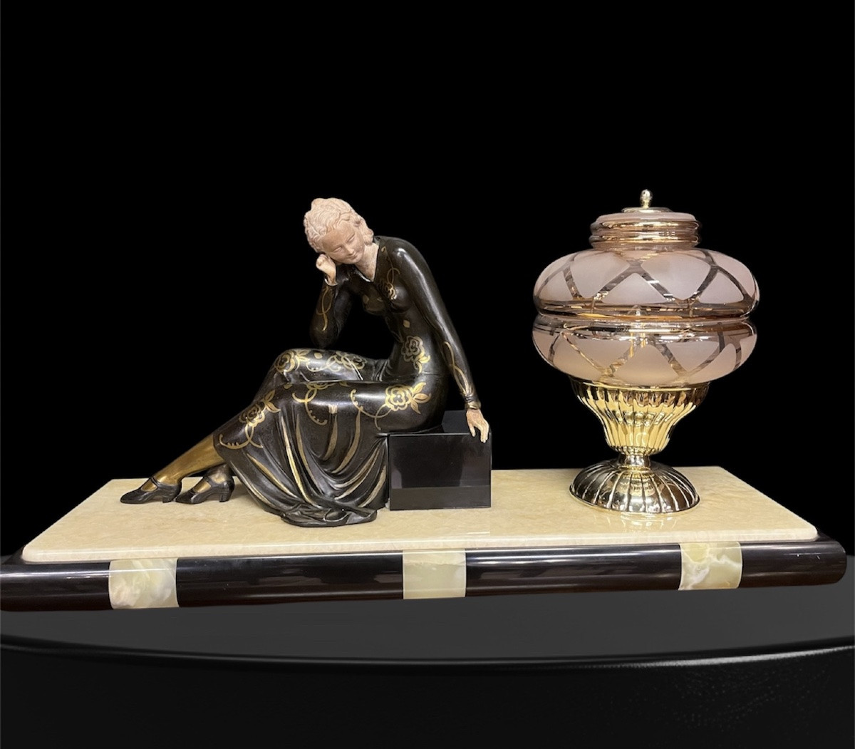 Art Deco Lamp For A Woman -photo-6