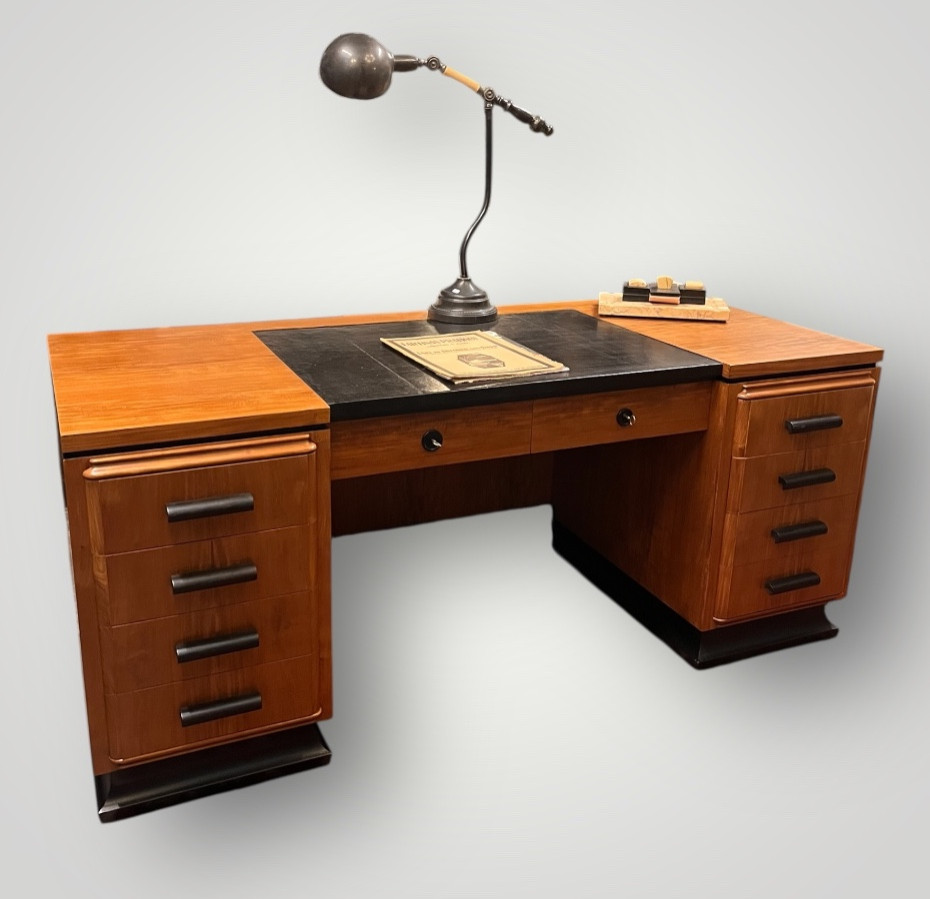 Bureau art déco acajou blond à deux caissons 