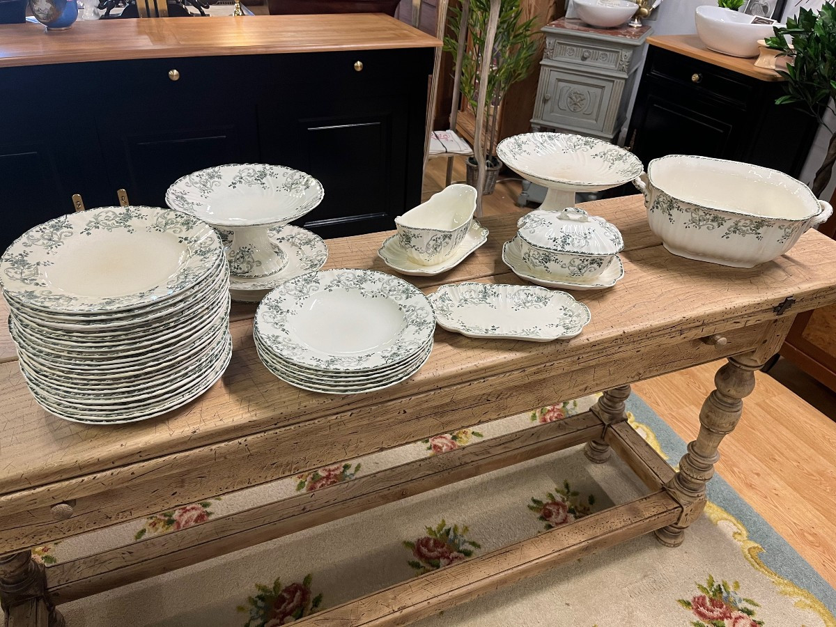 Service de table Longwy 35 pièces terre de fer modèle Rejane vert