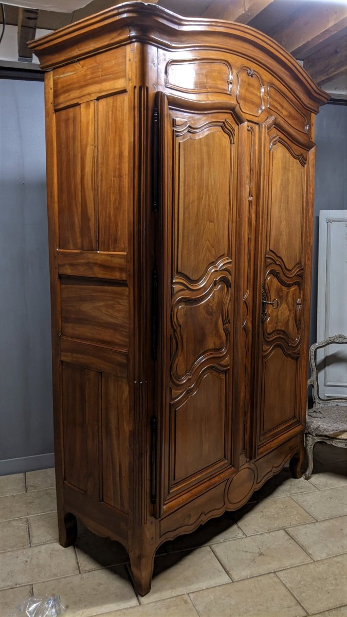 Grande Armoire Louis XV Campagnard En Noyer Chapeau Gendarme H 260 Cm -photo-2