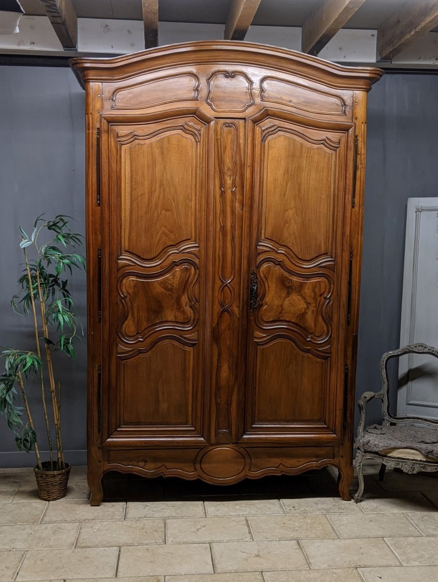 Grande Armoire Louis XV Campagnard En Noyer Chapeau Gendarme H 260 Cm 