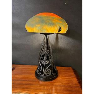 Lampe art éco  fer forgé et Verre Marmoréen champignon  jaune orangé. Hauteur 62 cm