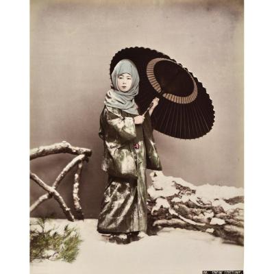 Kusakabe Kimbei (1841-1934)  Snow Costume   Japon, Vers 1880  Tirage Albuminé 