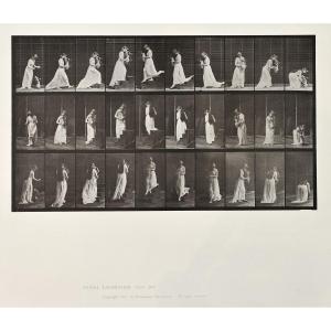 Eadweard Muybridge (1830-1904), Femme Tenant Un Vase De Fleur