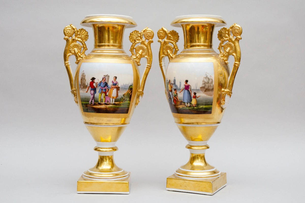 Grande paire de vases ovoïdes "scène de marines" et or, porcelaine de Paris 19e siècle