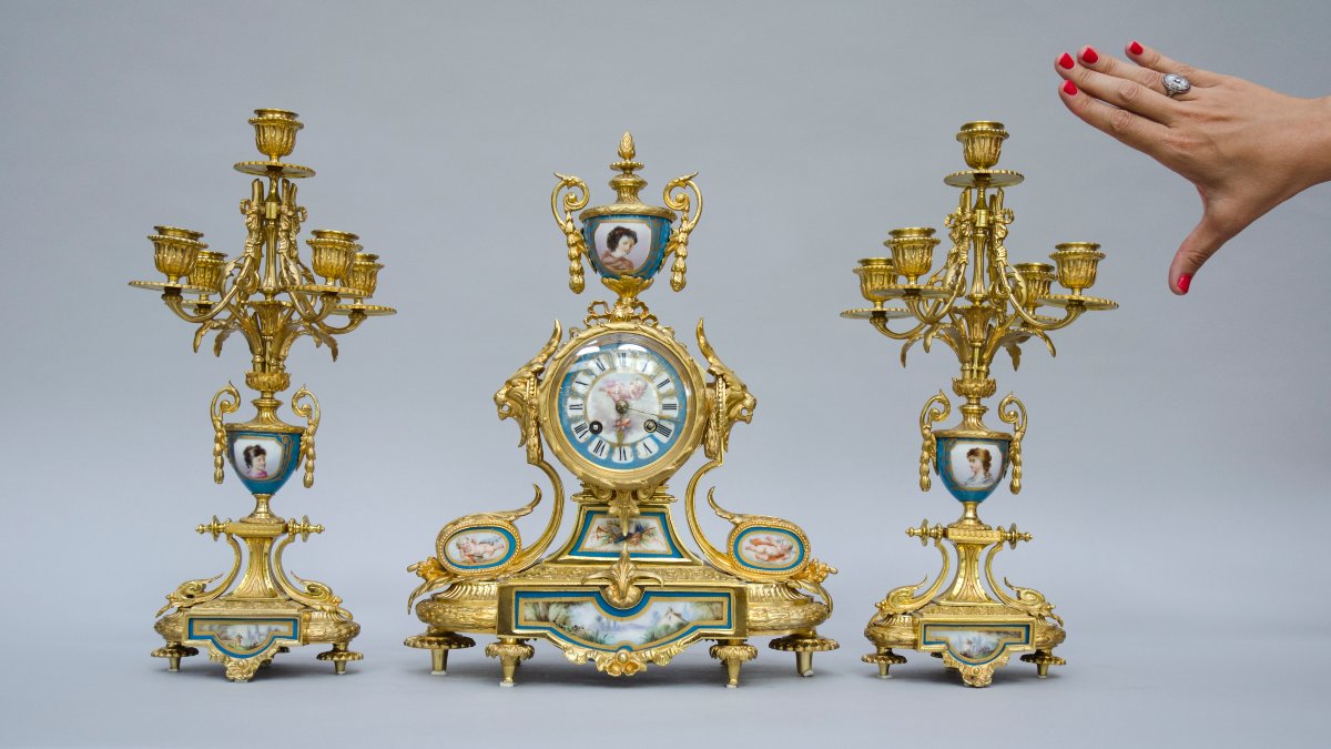 Garniture avec pendule et chandeliers, porcelaine de Sèvres et bronze doré, 19e siècle-photo-7